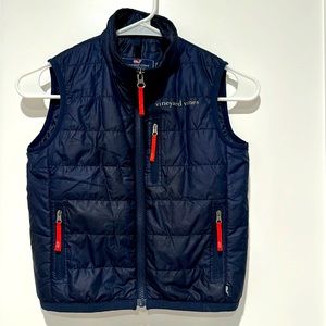Vineyard Vines boys navy blue vest with red zipper details!  Size 6.